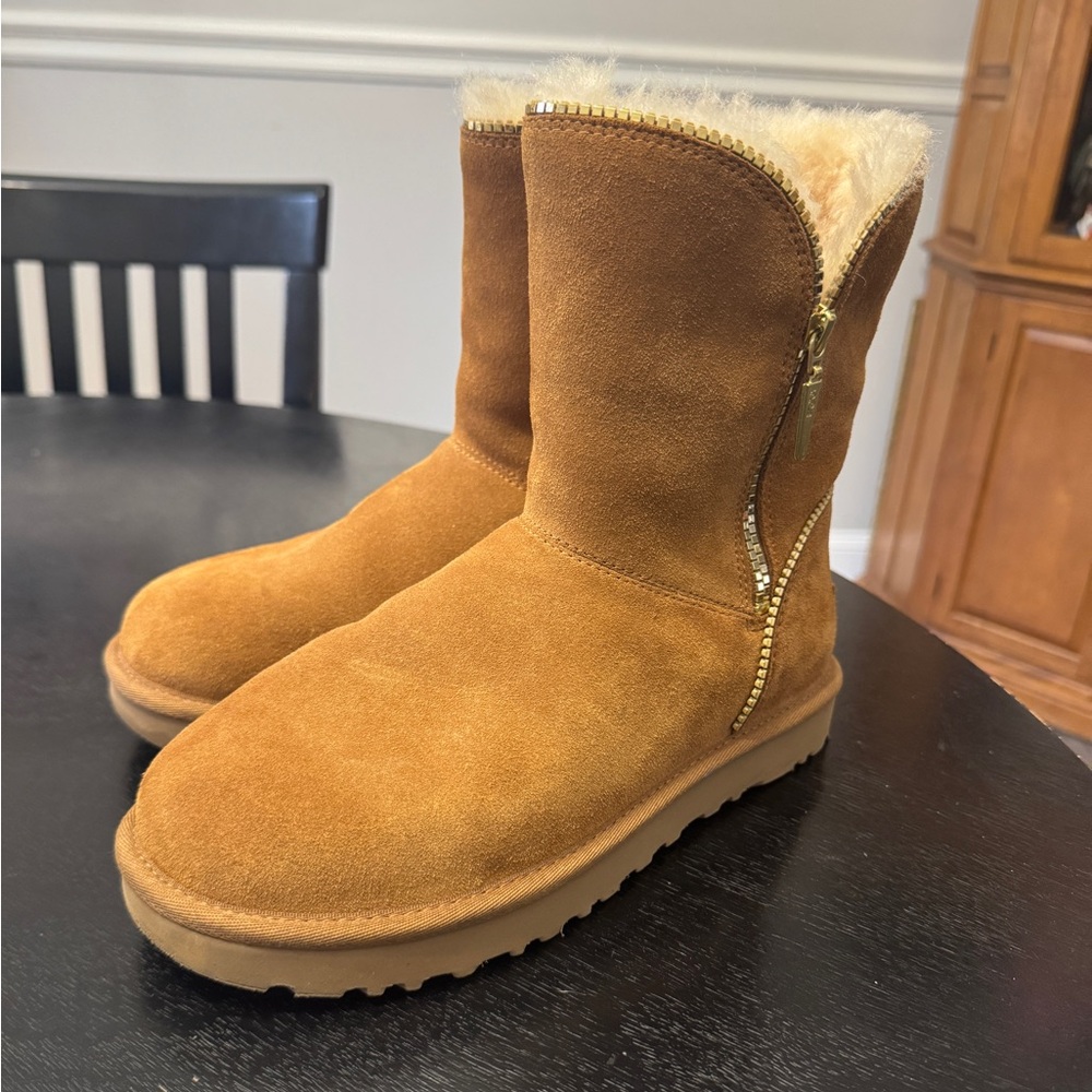 LIKE NEW UGG Florence Chestnut Shearling Lined Boots - size 7